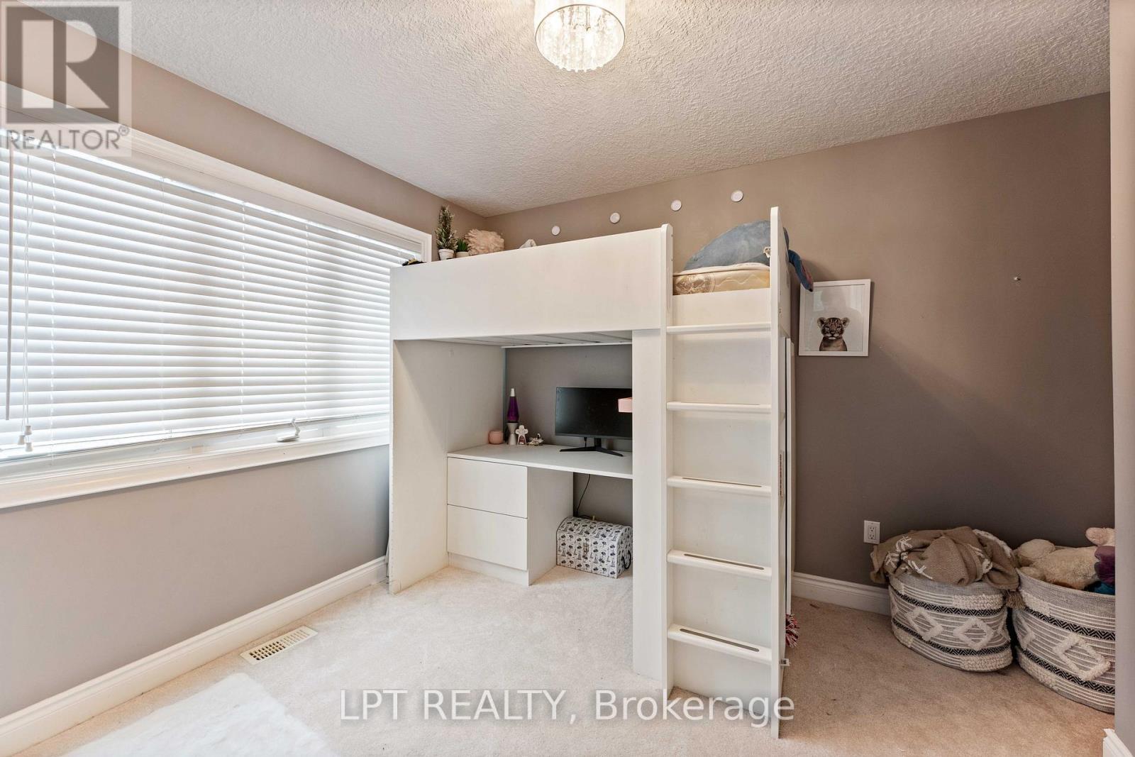 82 Nathan Crescent, Barrie, ON - Indoor