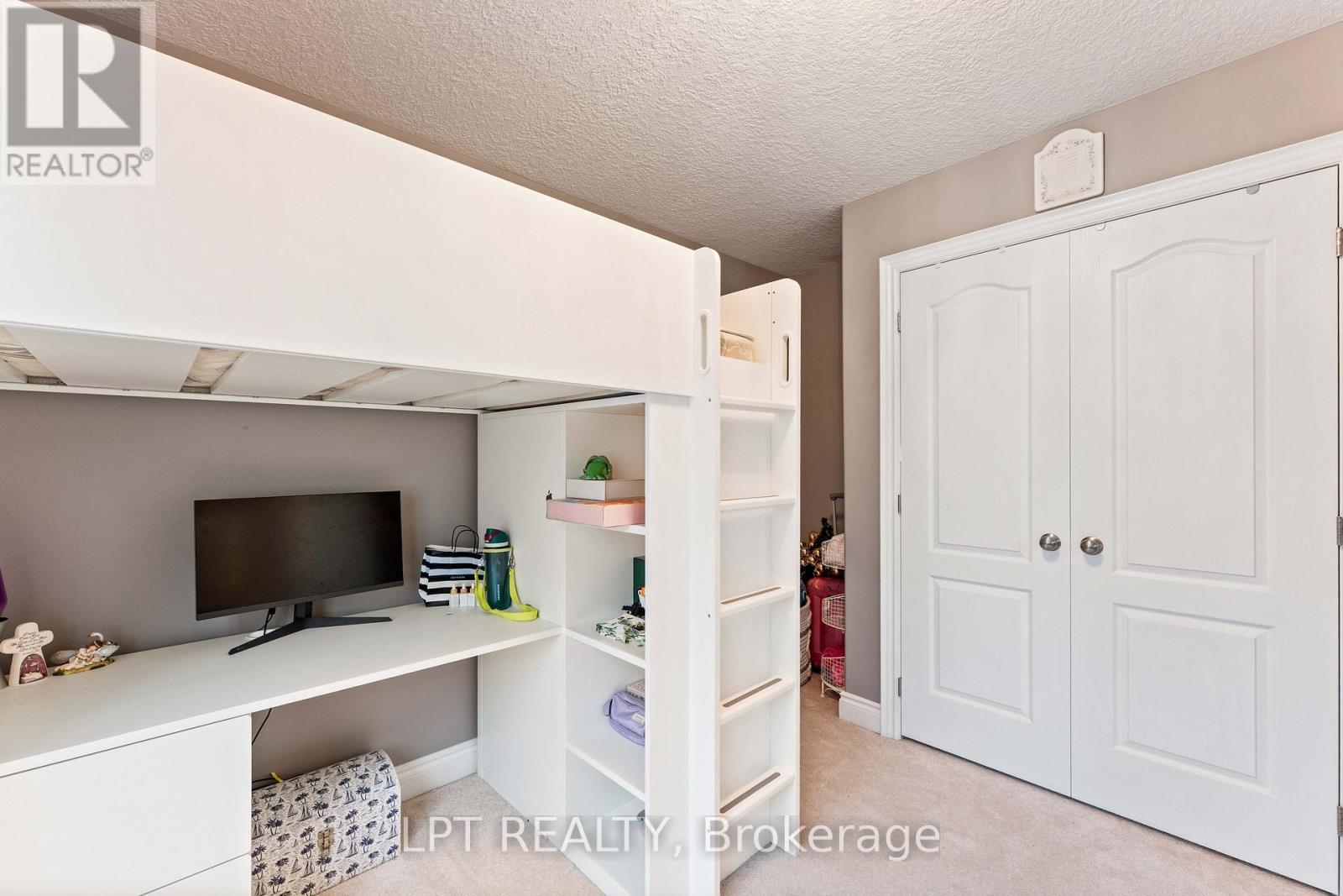 82 Nathan Crescent, Barrie, ON - Indoor