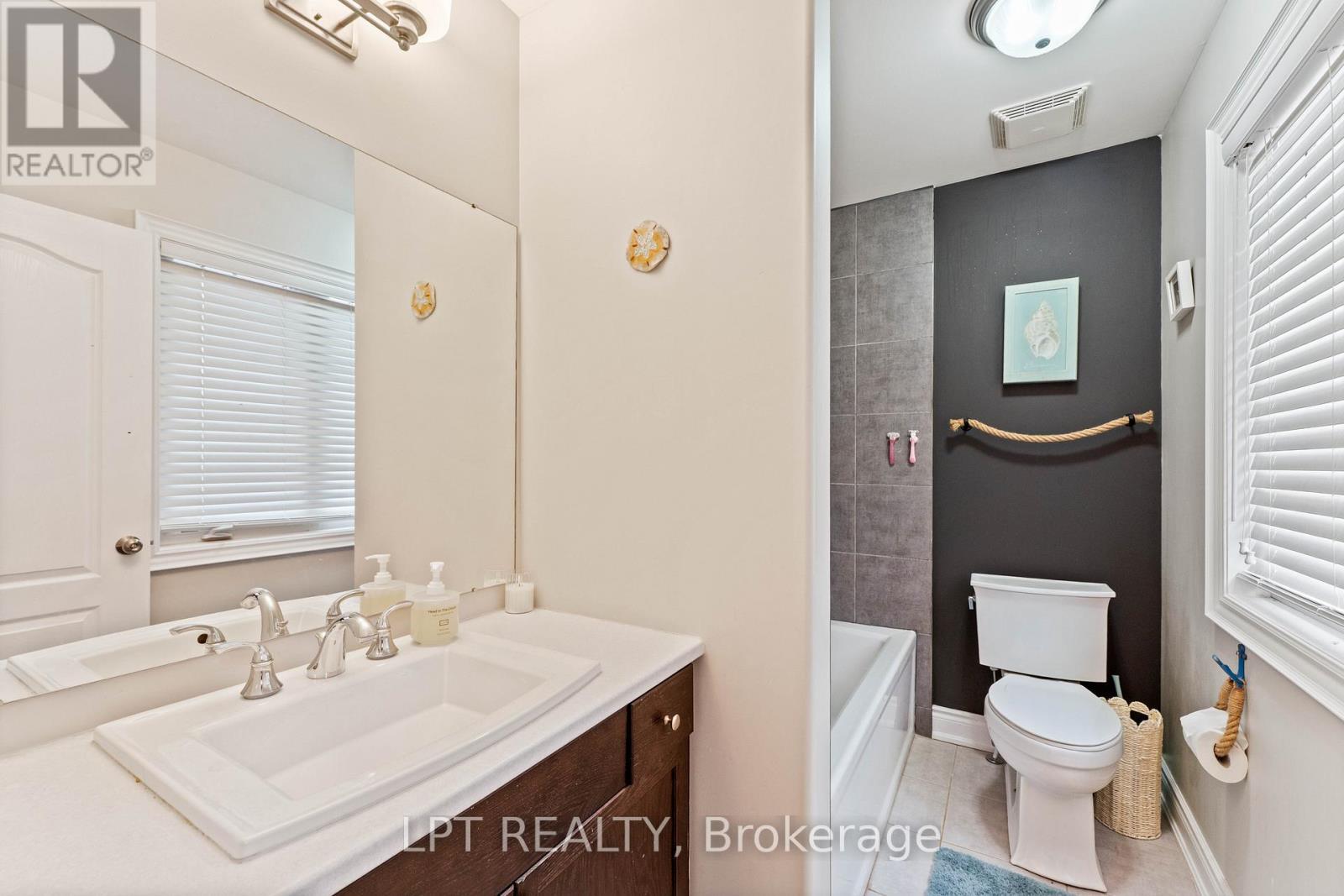 82 Nathan Crescent, Barrie, ON - Indoor Photo Showing Bathroom