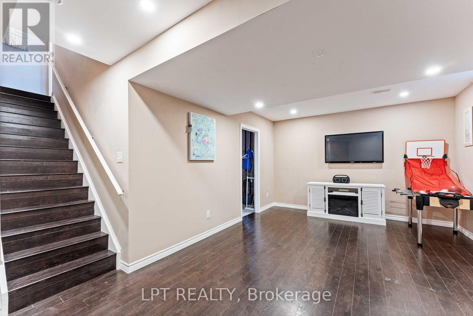 82 Nathan Crescent, Barrie, ON - Indoor