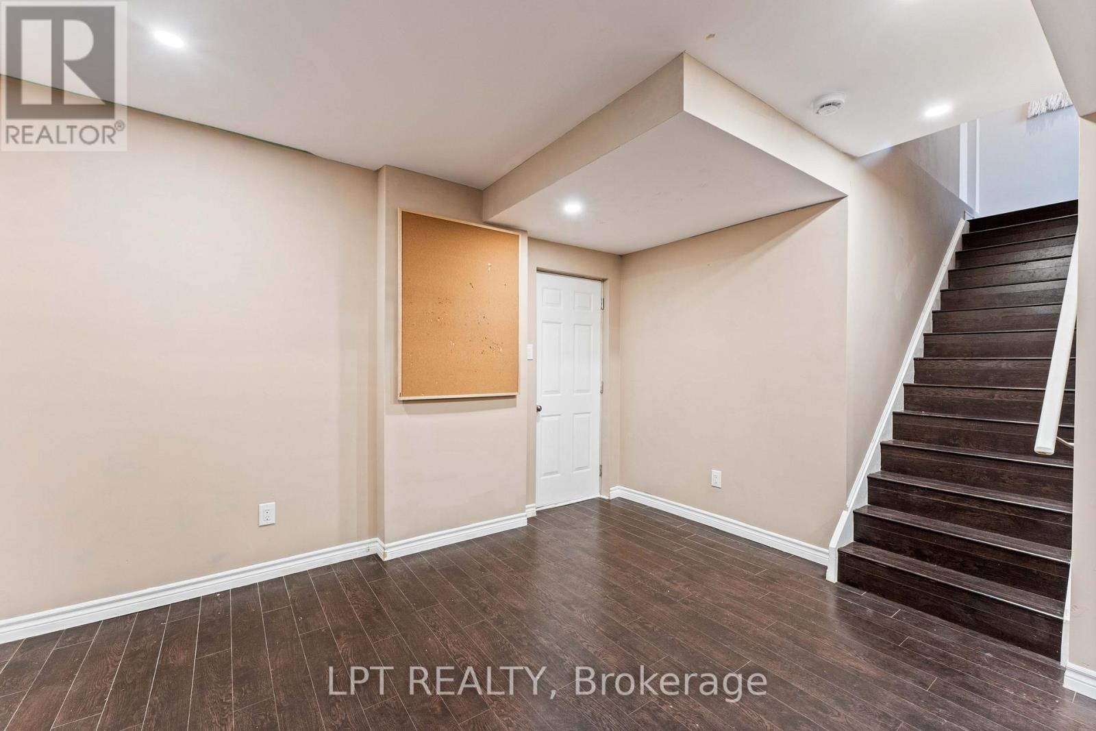 82 Nathan Crescent, Barrie, ON - Indoor Photo Showing Other Room