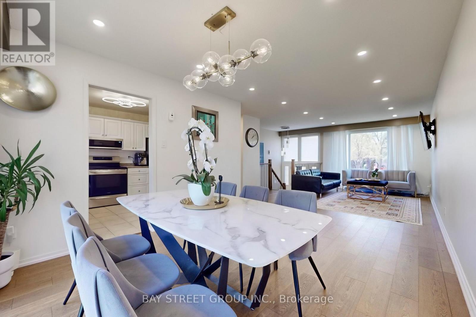 6119 Wabukayne Court, Mississauga, ON - Indoor Photo Showing Dining Room