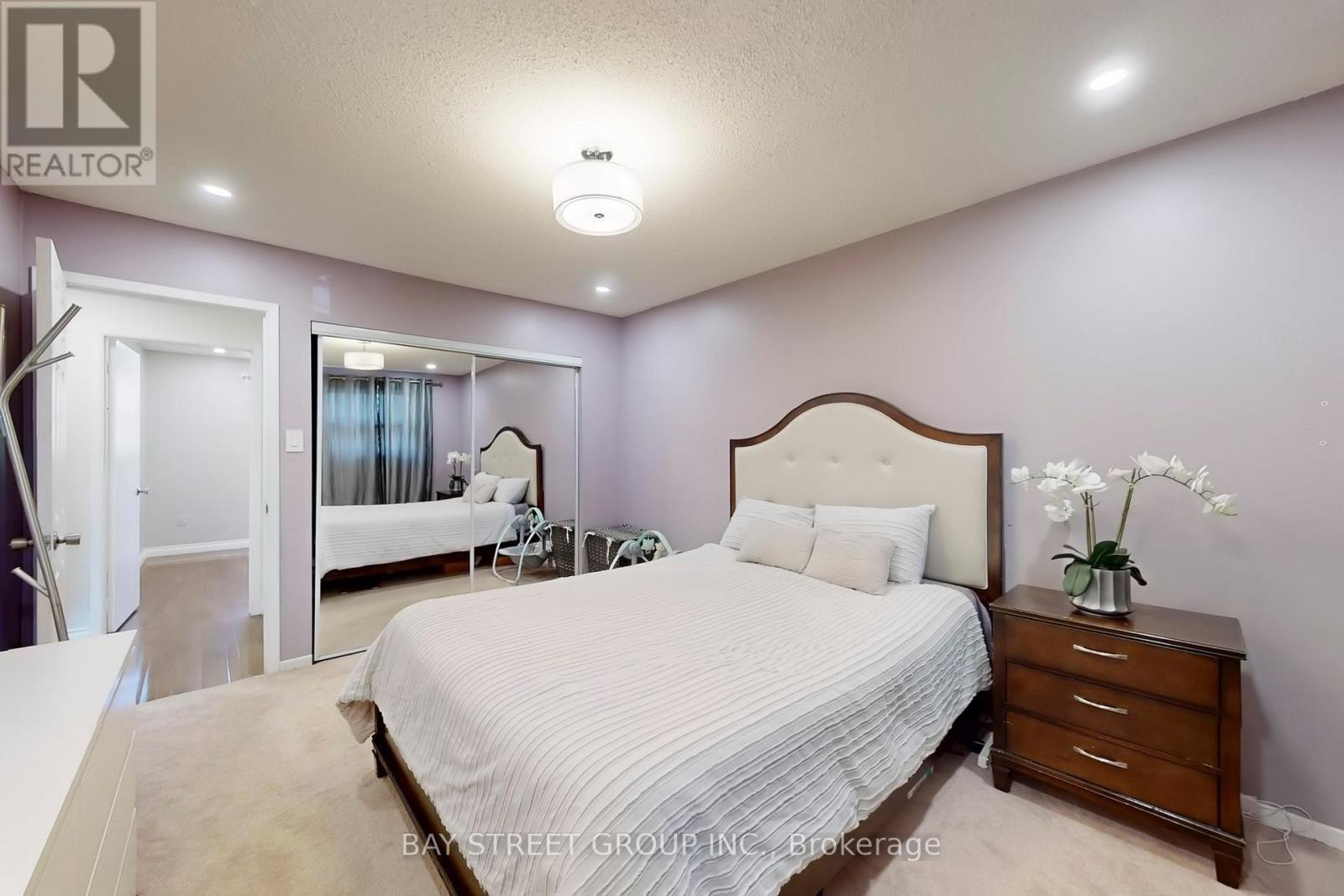 6119 Wabukayne Court, Mississauga, ON - Indoor Photo Showing Bedroom