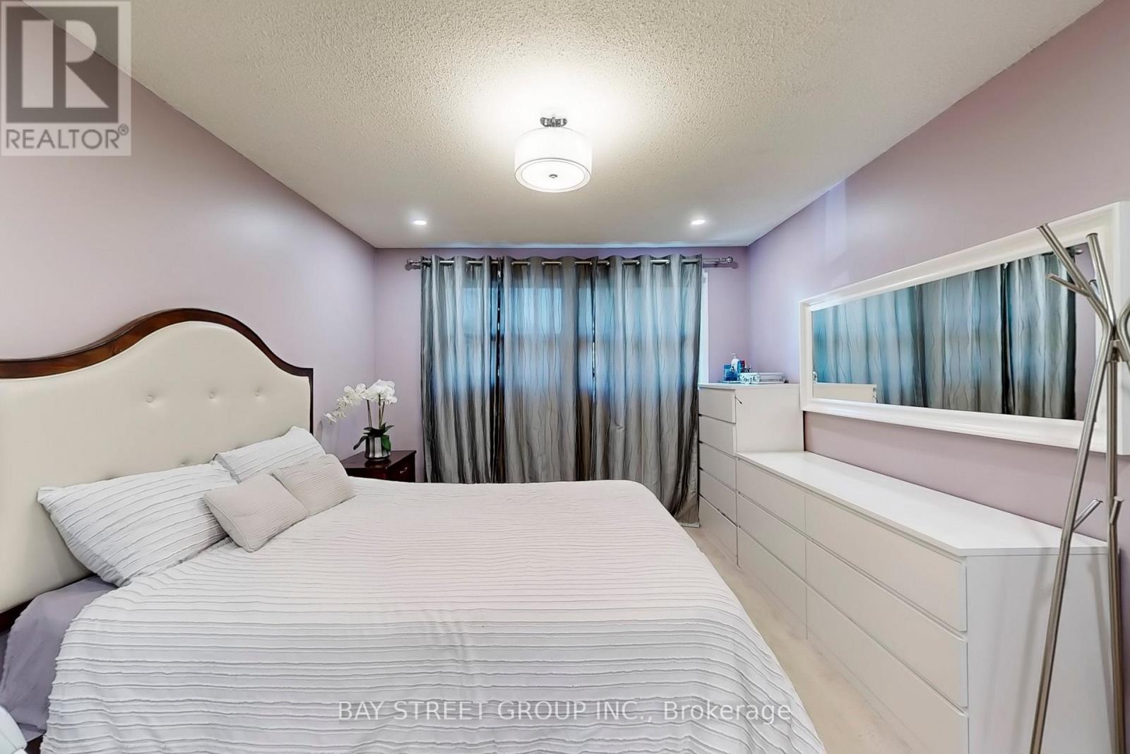 6119 Wabukayne Court, Mississauga, ON - Indoor Photo Showing Bedroom
