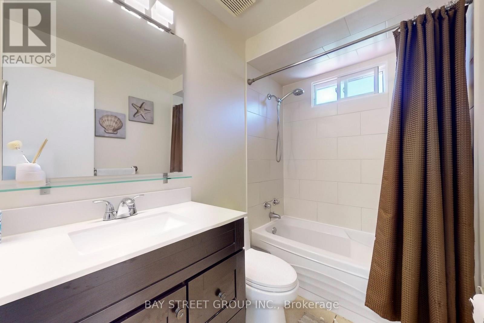 6119 Wabukayne Court, Mississauga, ON - Indoor Photo Showing Bathroom