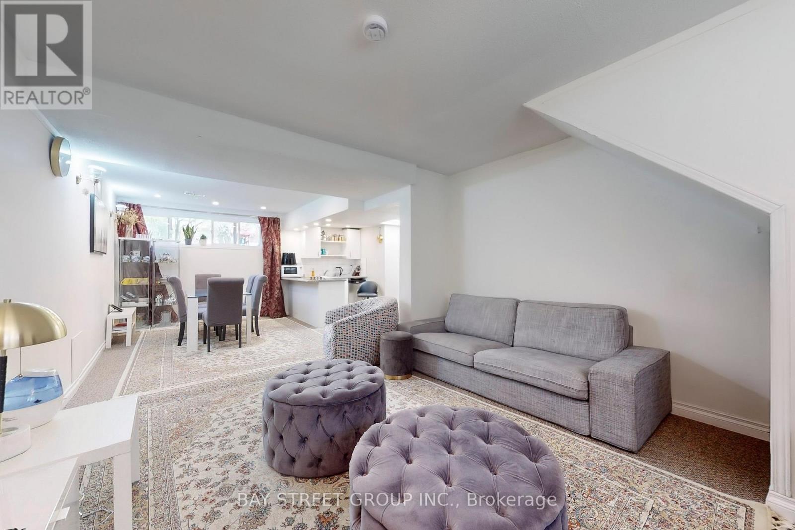 6119 Wabukayne Court, Mississauga, ON - Indoor Photo Showing Living Room