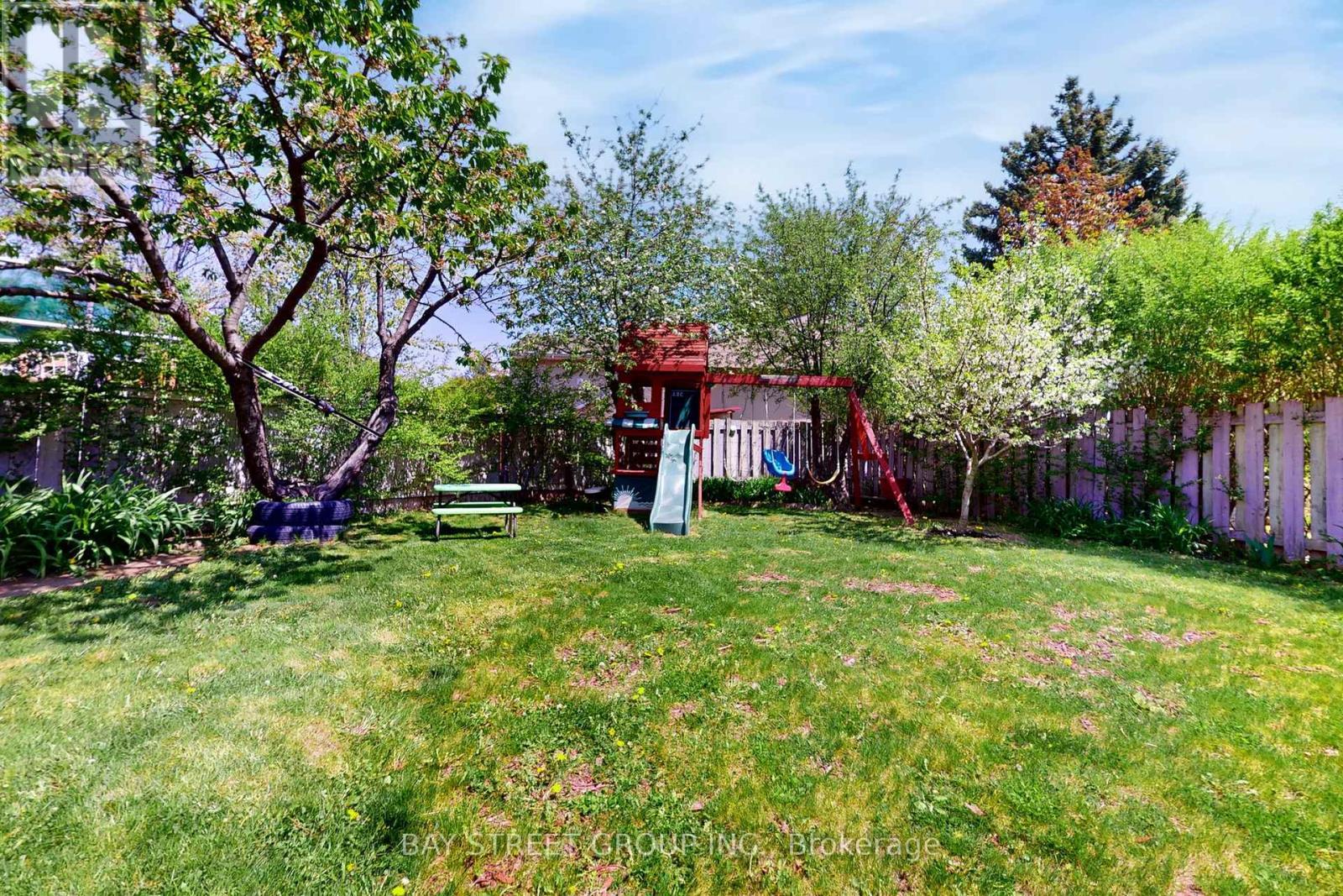 6119 Wabukayne Court, Mississauga, ON - Outdoor