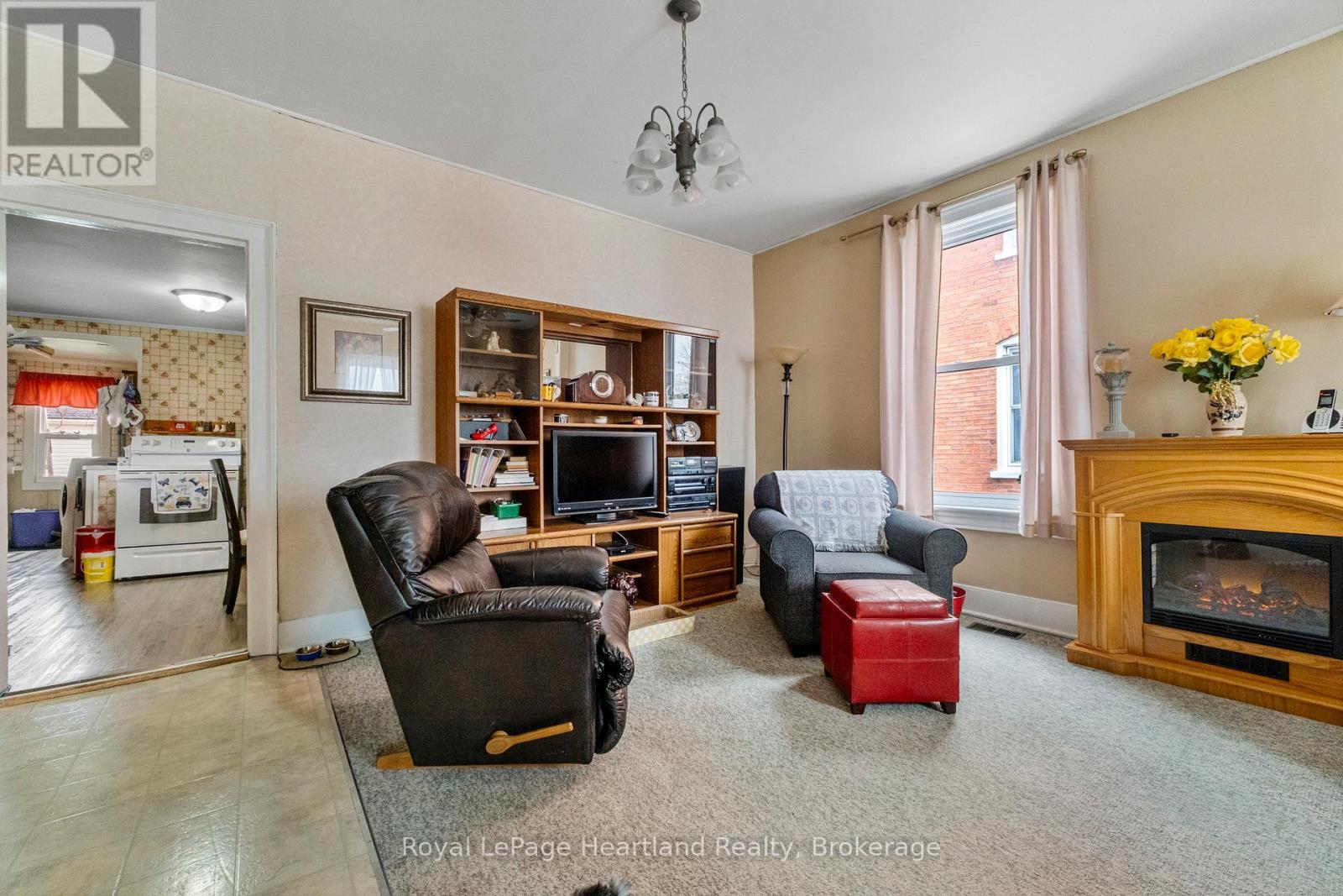 185 St David Street, Goderich (Goderich (Town)), ON - Indoor Photo Showing Living Room With Fireplace