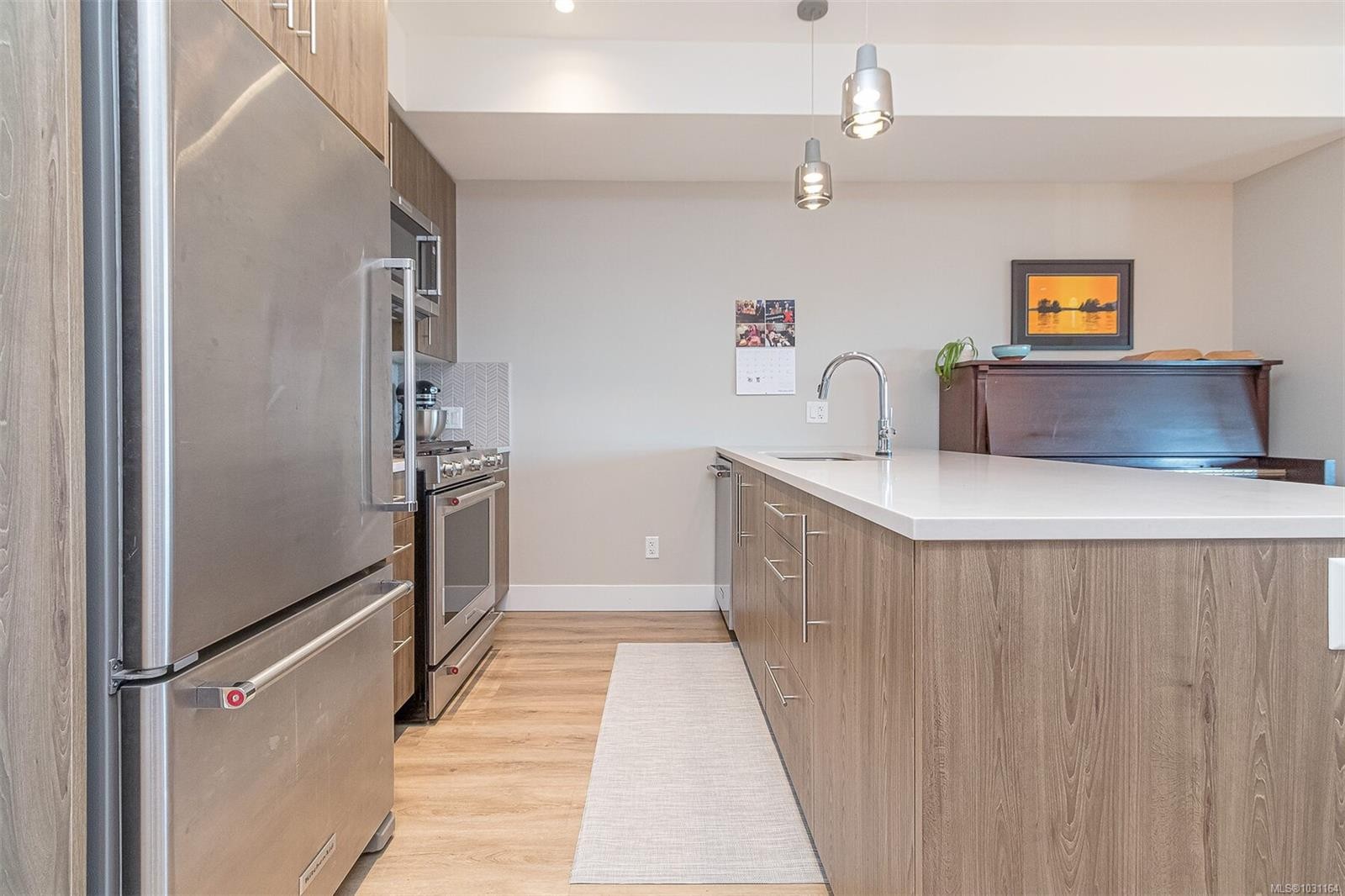 307-2500 Hackett Cres, Central Saanich, BC - Indoor Photo Showing Kitchen