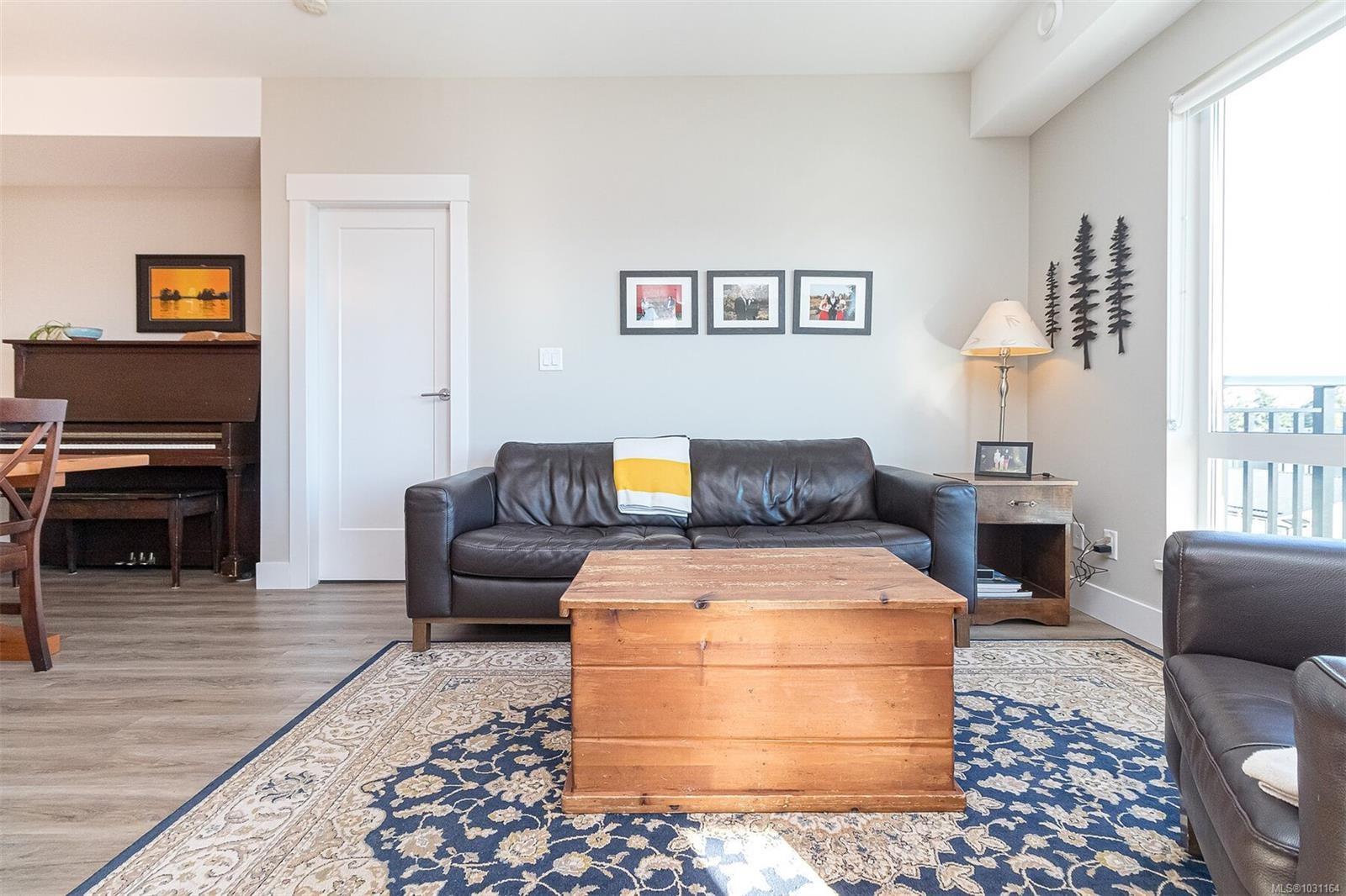 307-2500 Hackett Cres, Central Saanich, BC - Indoor Photo Showing Living Room