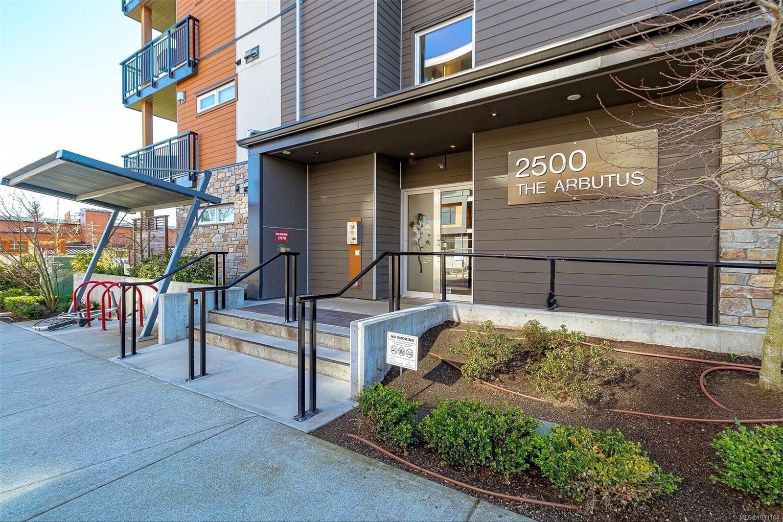 307-2500 Hackett Cres, Central Saanich, BC - Outdoor With Exterior