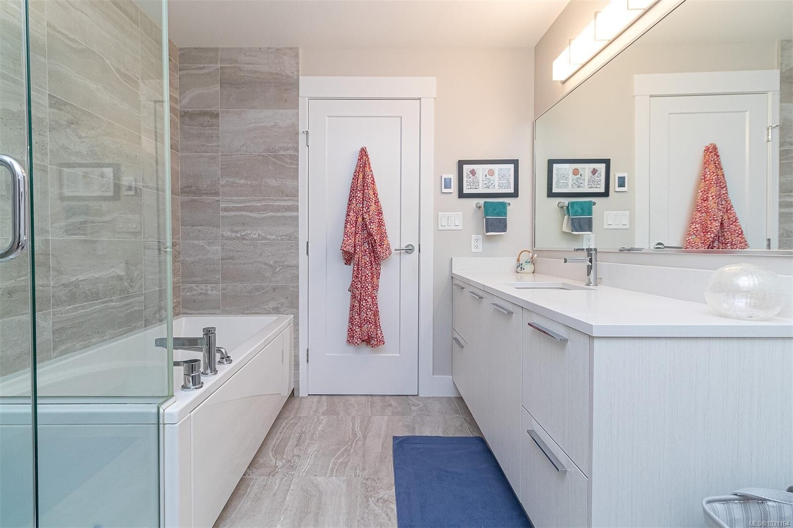 307-2500 Hackett Cres, Central Saanich, BC - Indoor Photo Showing Bathroom