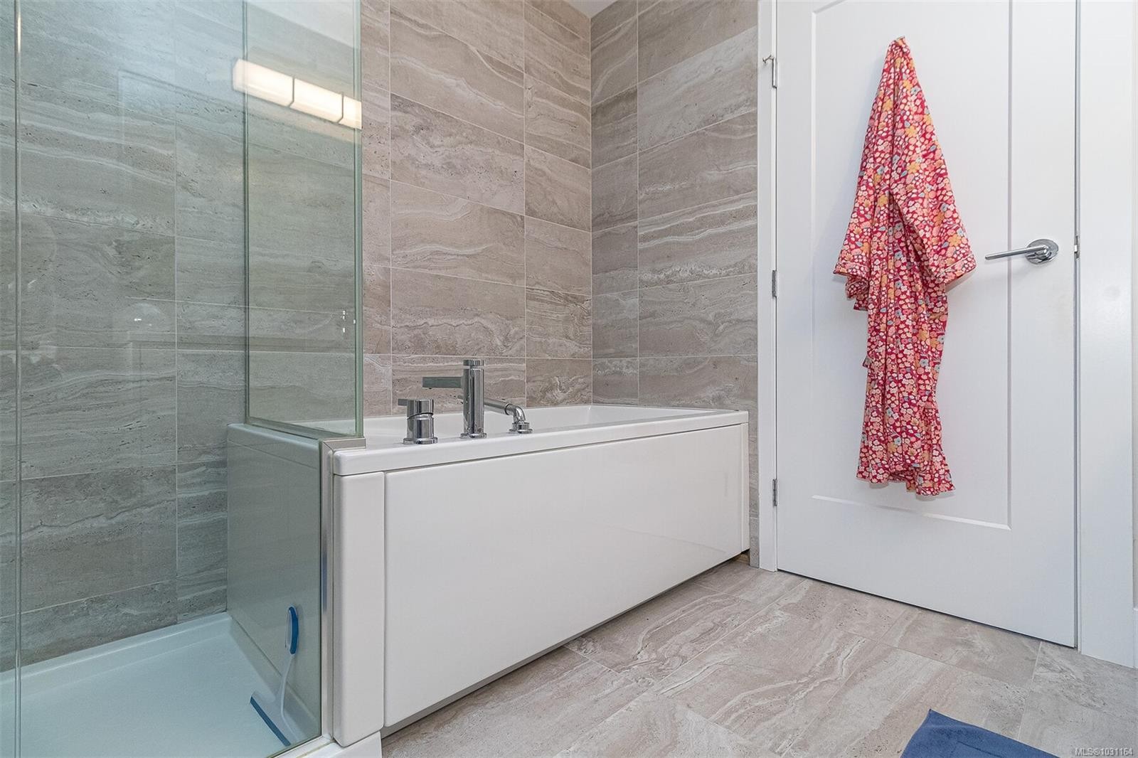 307-2500 Hackett Cres, Central Saanich, BC - Indoor Photo Showing Bathroom