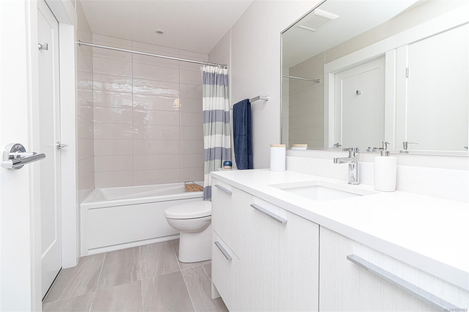 307-2500 Hackett Cres, Central Saanich, BC - Indoor Photo Showing Bathroom