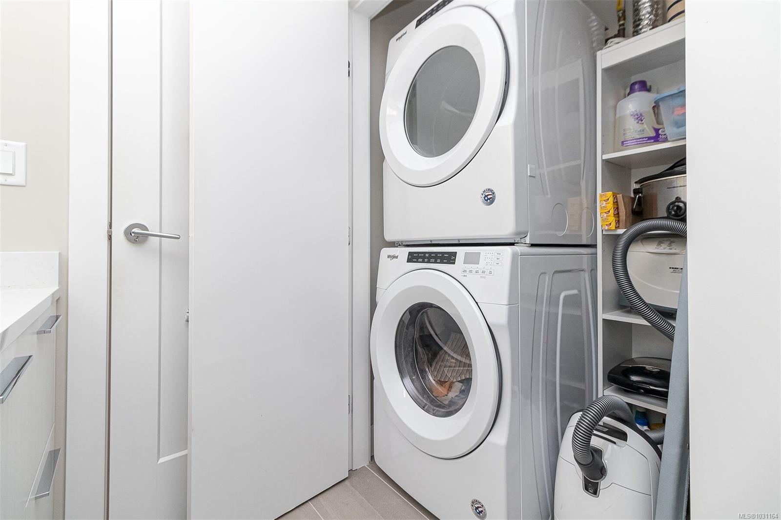 307-2500 Hackett Cres, Central Saanich, BC - Indoor Photo Showing Laundry Room