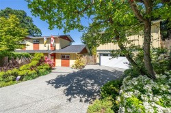 3259 Dolphin Dr Nanoose Bay, BC V9P 9J1