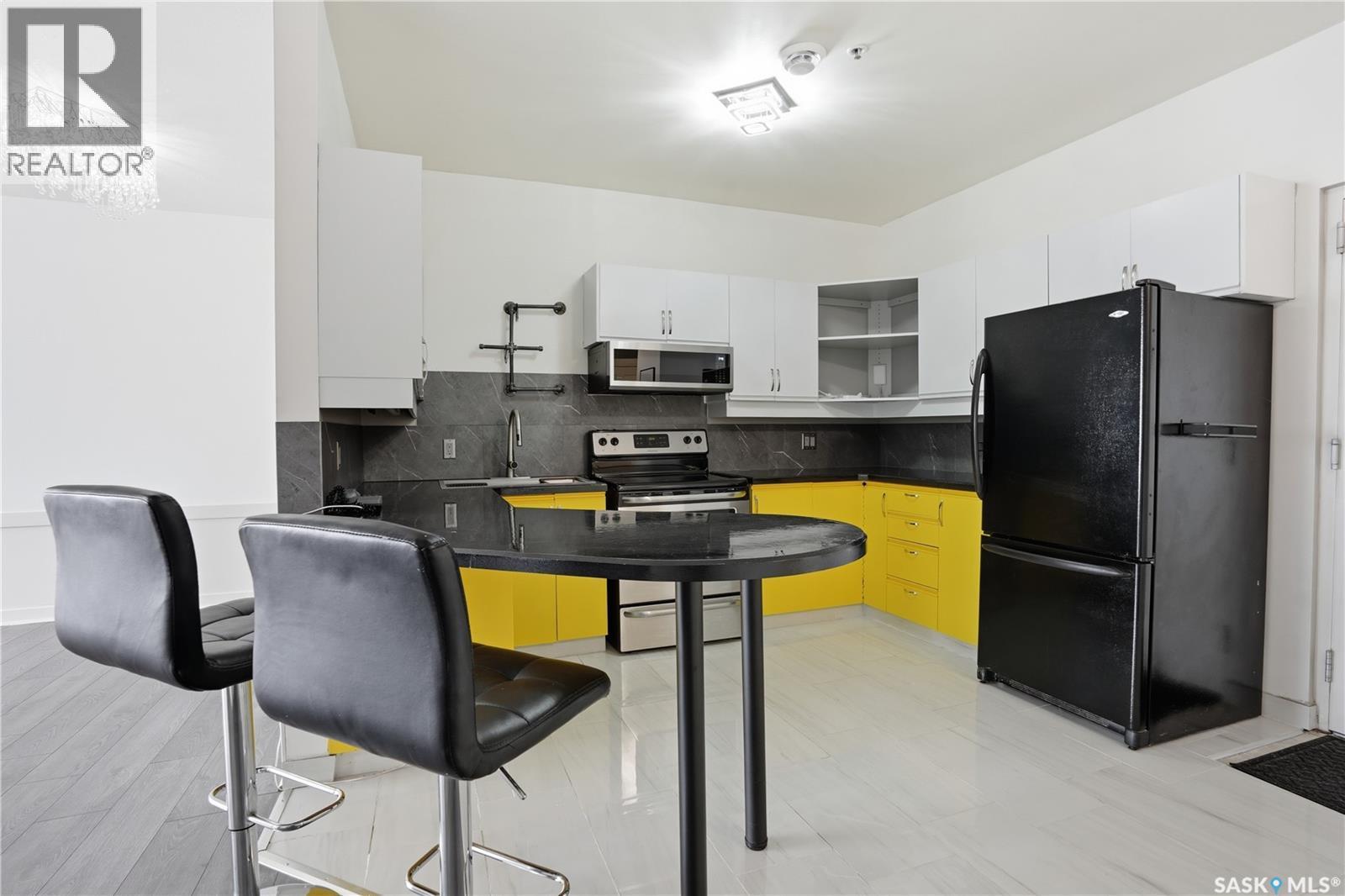 806 1867 Hamilton Street, Regina, SK - Indoor Photo Showing Kitchen With Stainless Steel Kitchen