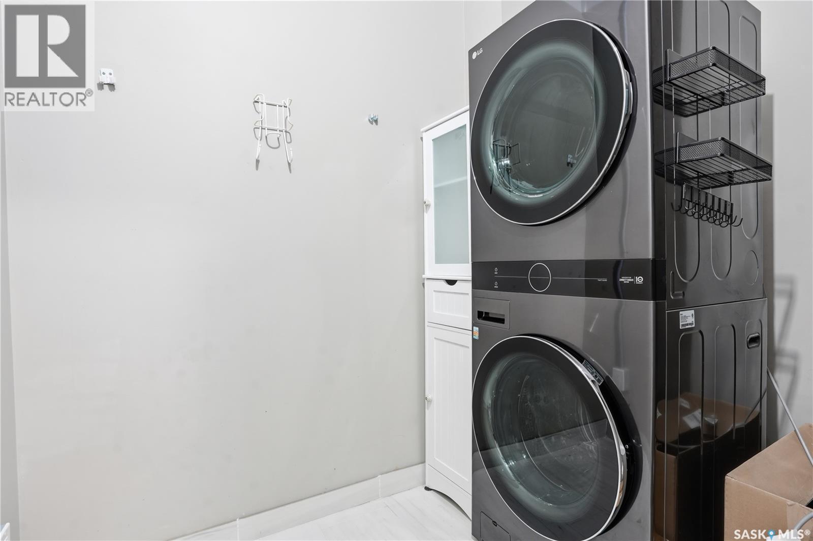 806 1867 Hamilton Street, Regina, SK - Indoor Photo Showing Laundry Room