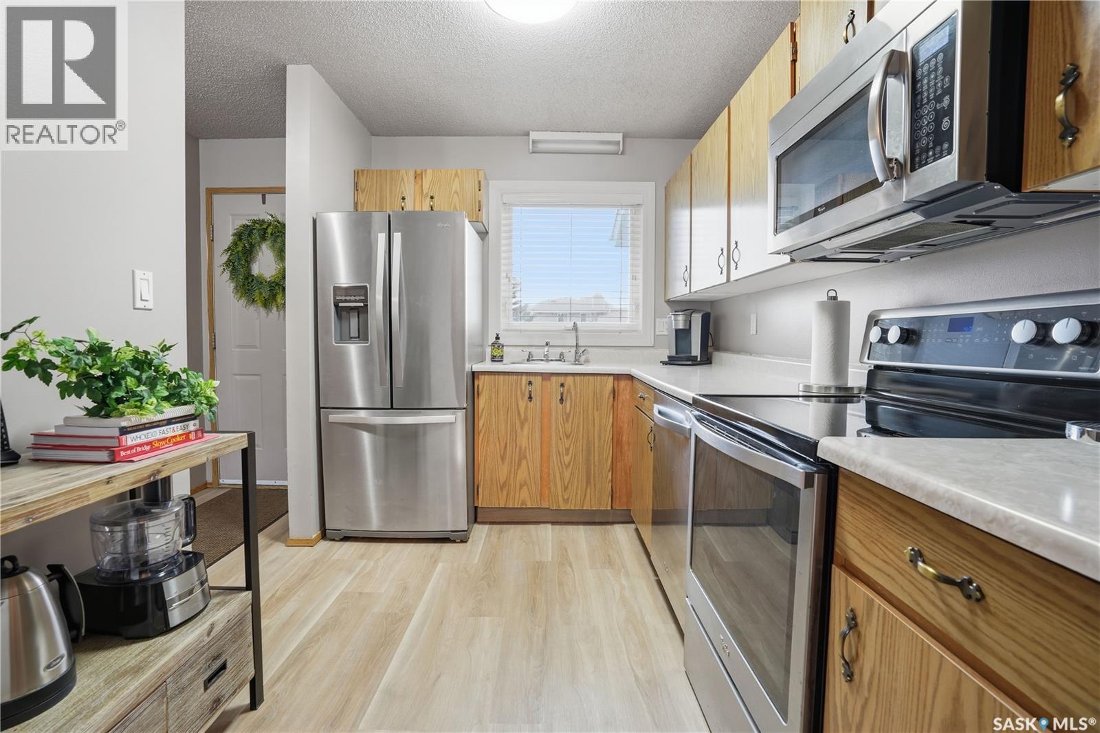 118 Cedar Meadow Drive, Regina, SK - Indoor Photo Showing Kitchen With Stainless Steel Kitchen