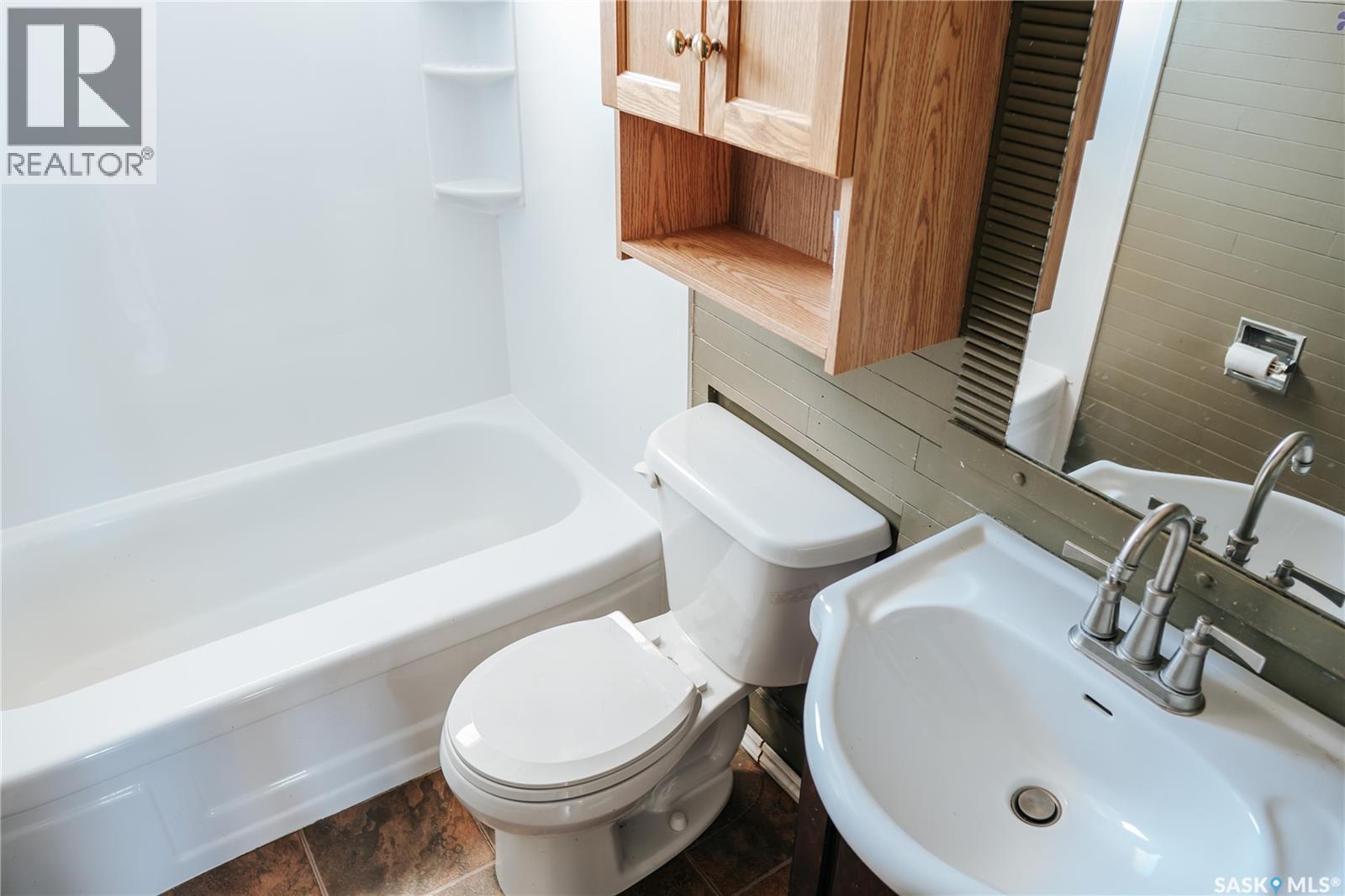 339 Mccarthy Boulevard, Regina, SK - Indoor Photo Showing Bathroom