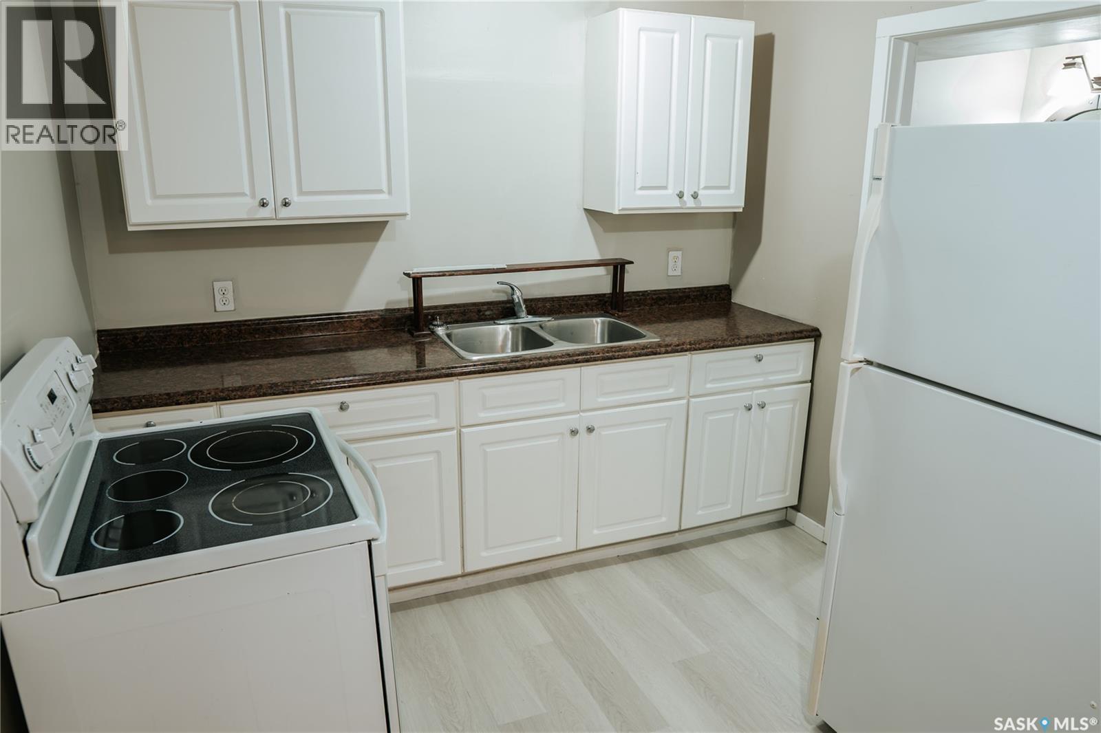 339 Mccarthy Boulevard, Regina, SK - Indoor Photo Showing Laundry Room