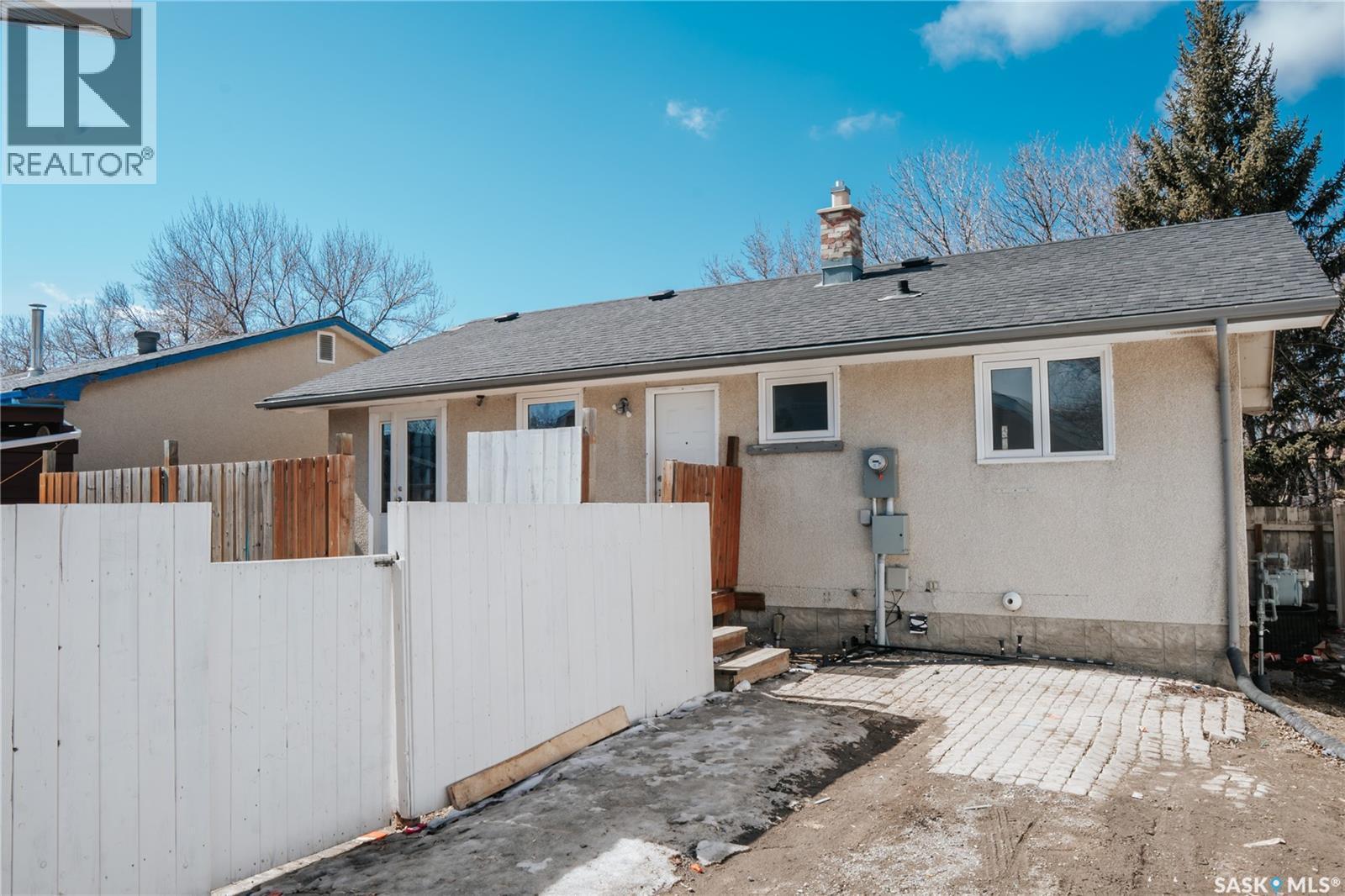 339 Mccarthy Boulevard, Regina, SK - Outdoor With Exterior