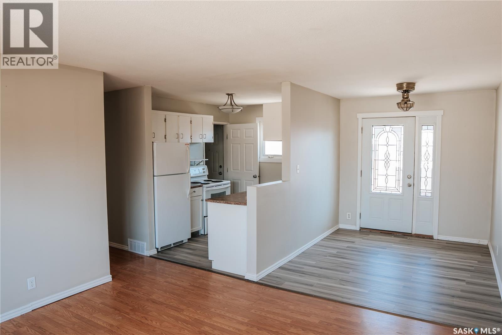 339 Mccarthy Boulevard, Regina, SK - Indoor Photo Showing Kitchen