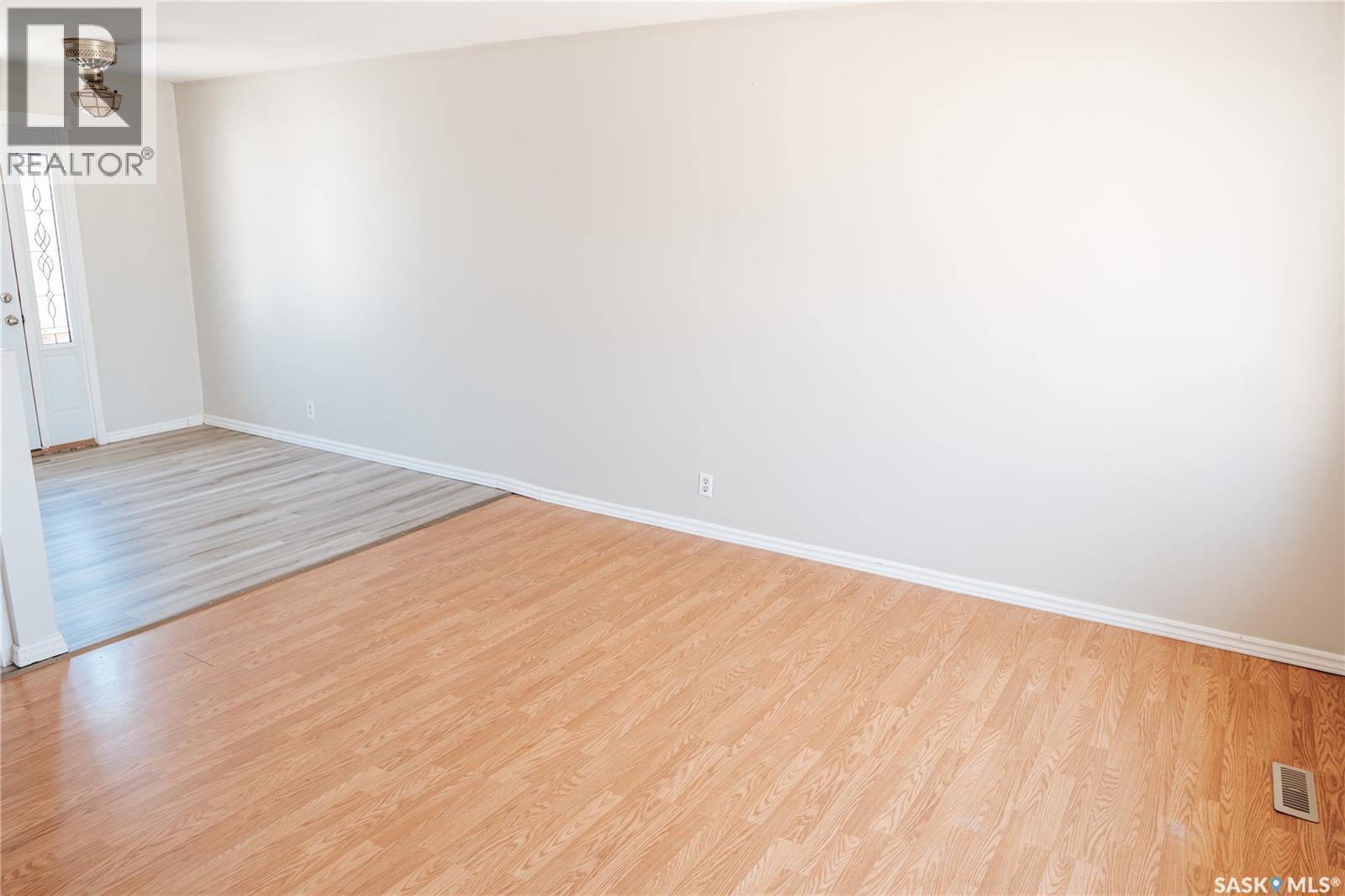 339 Mccarthy Boulevard, Regina, SK - Indoor Photo Showing Other Room