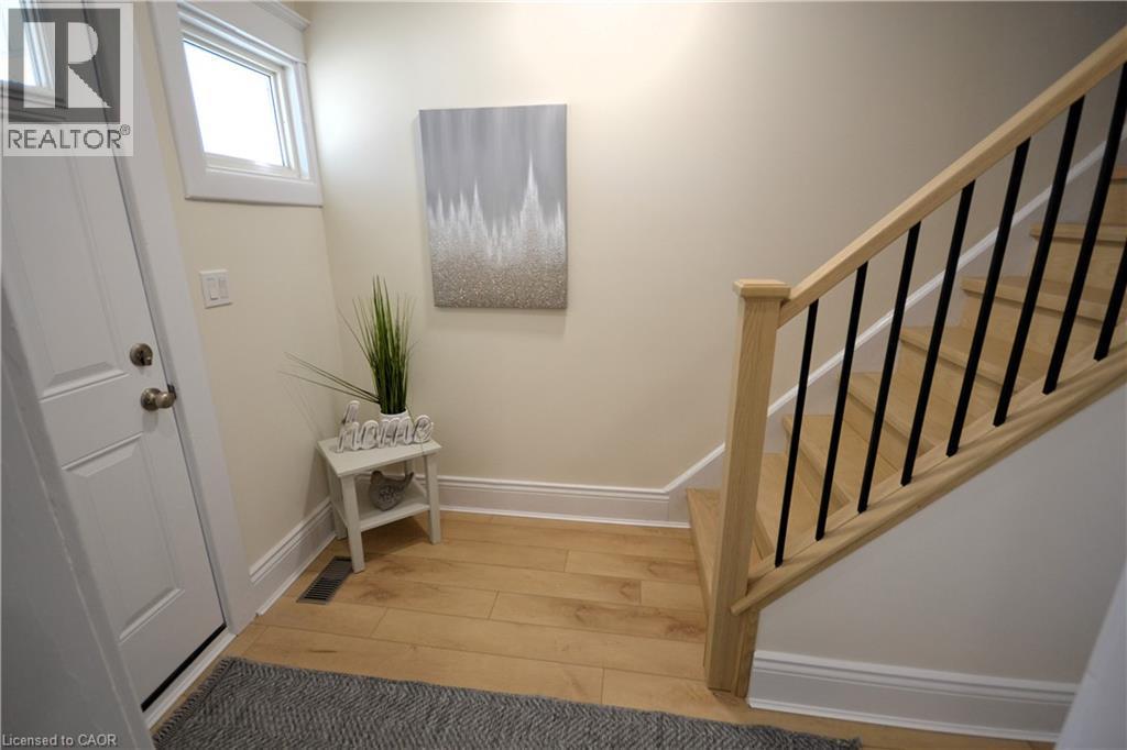 151 London Street N, Hamilton, ON - Indoor Photo Showing Other Room