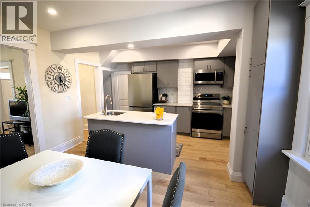 151 London Street N, Hamilton, ON - Indoor