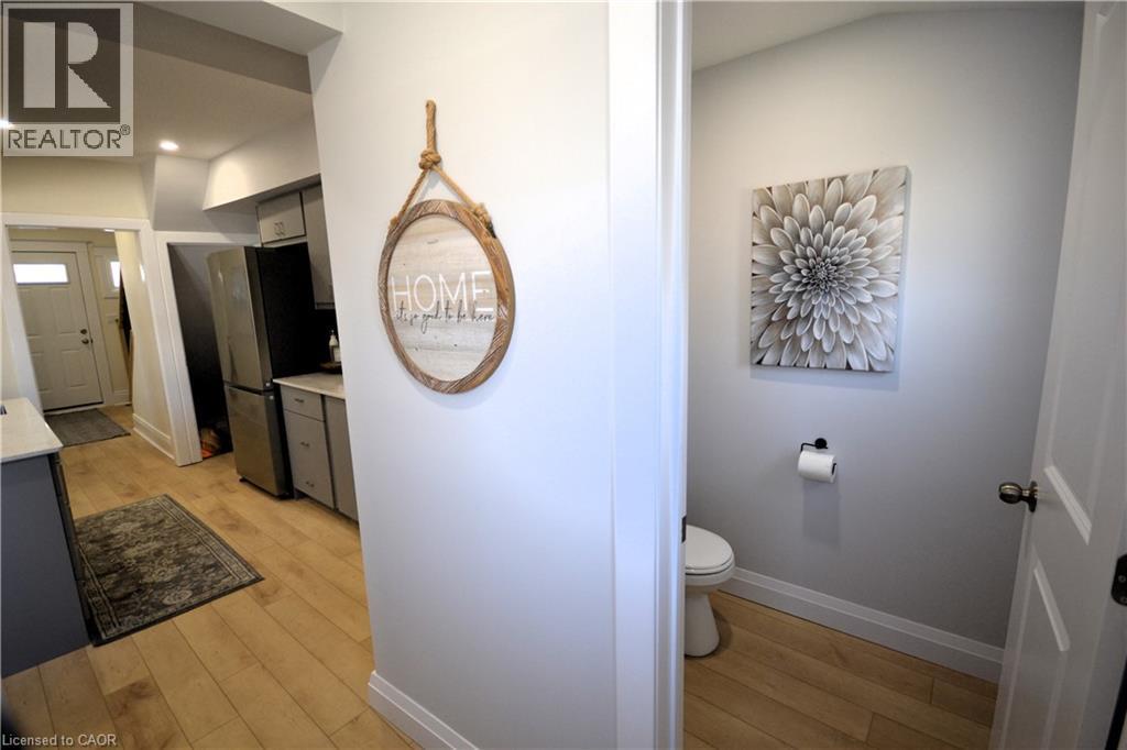 151 London Street N, Hamilton, ON - Indoor Photo Showing Bathroom