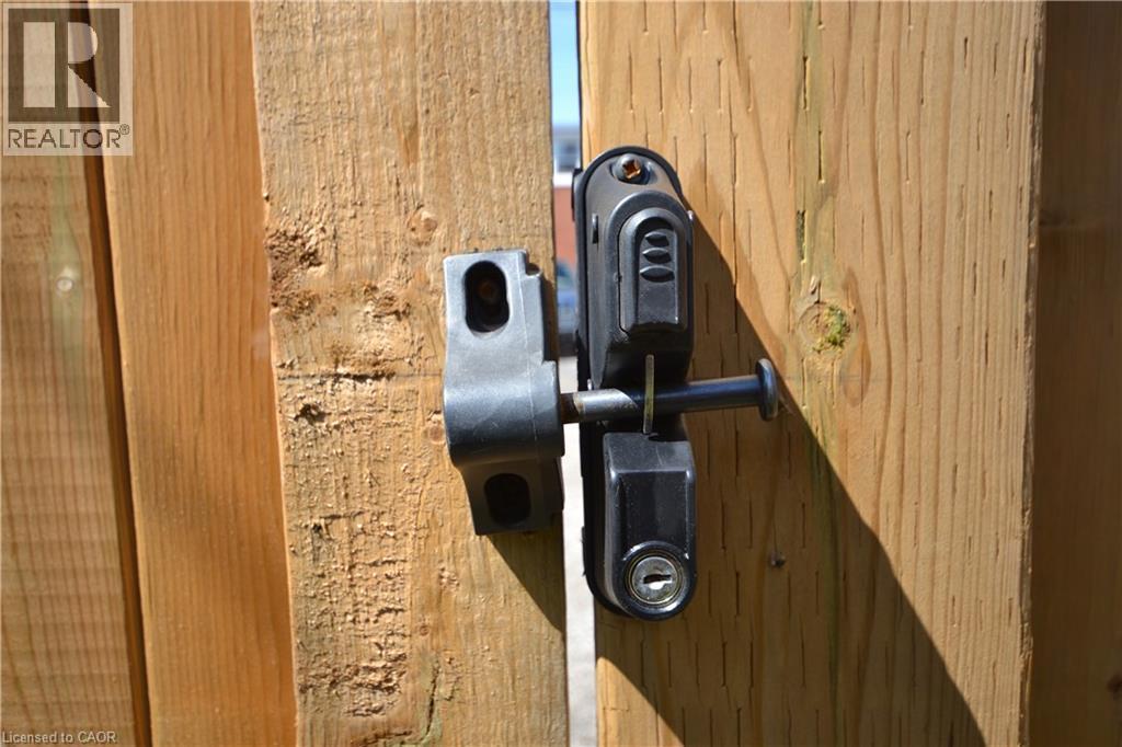 151 London Street N, Hamilton, ON - Indoor Photo Showing Other Room