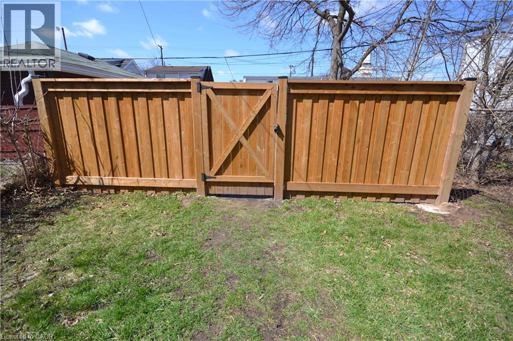 151 London Street N, Hamilton, ON - Outdoor