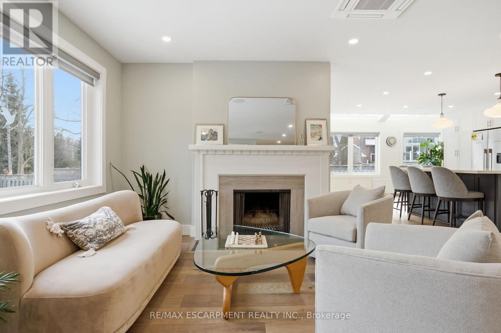 29 Pinewood Trail, Mississauga, ON - Indoor Photo Showing Living Room With Fireplace