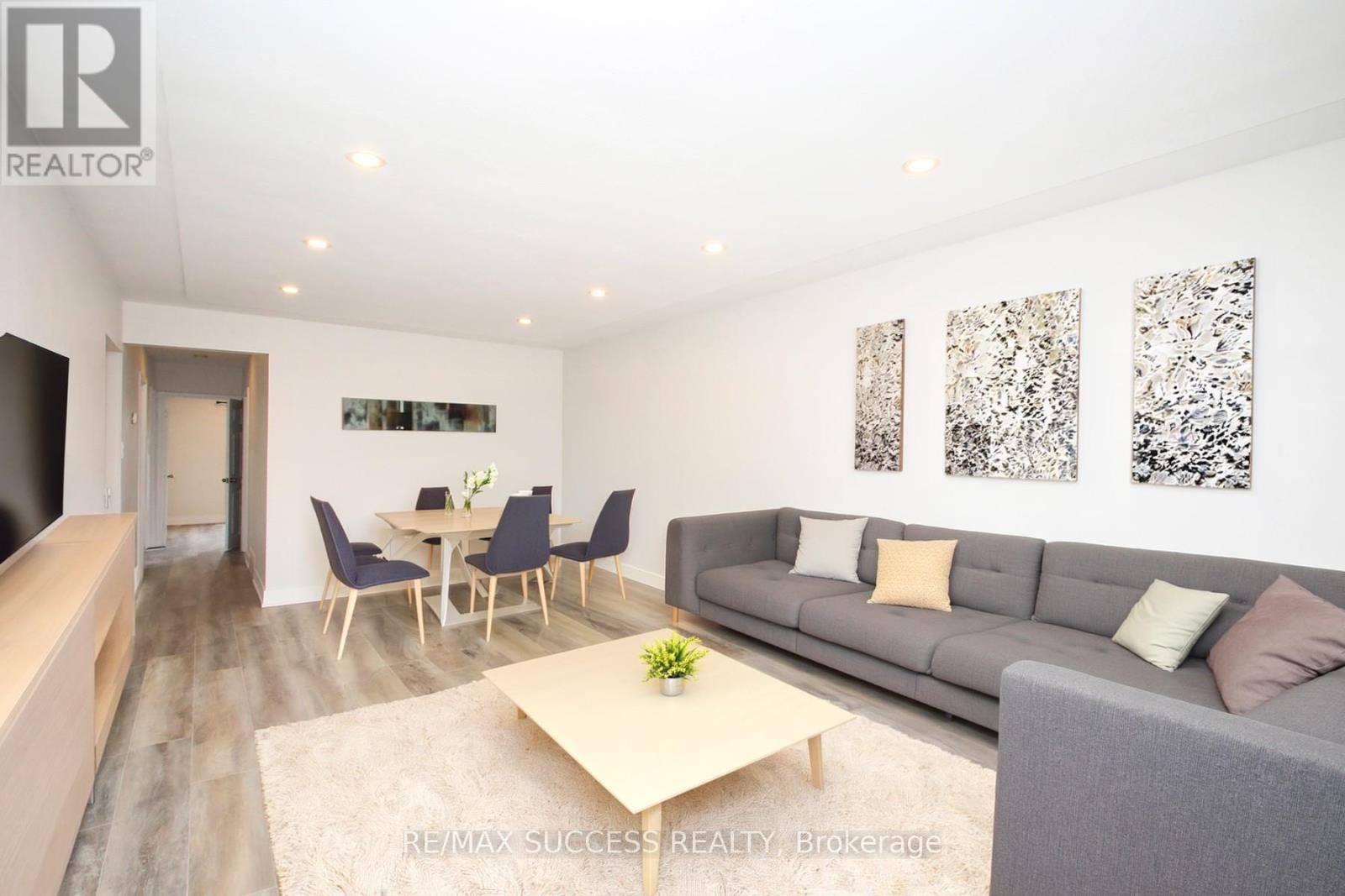 33 Shadyside Avenue, Hamilton, ON - Indoor Photo Showing Living Room