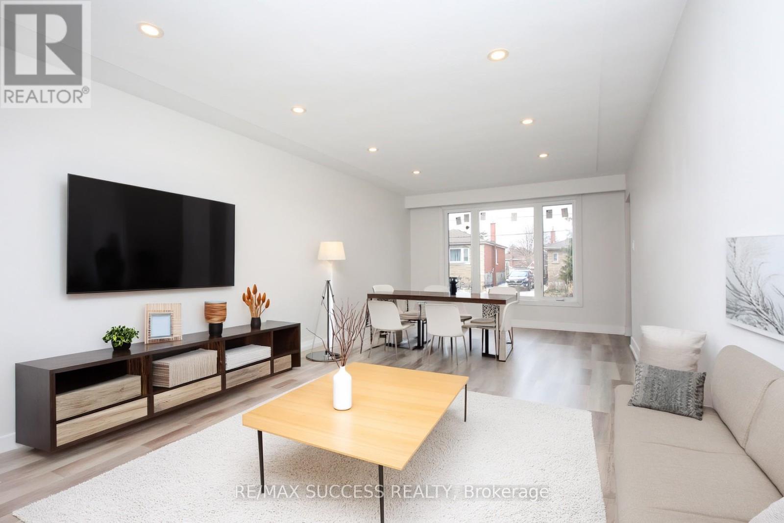 33 Shadyside Avenue, Hamilton, ON - Indoor Photo Showing Living Room