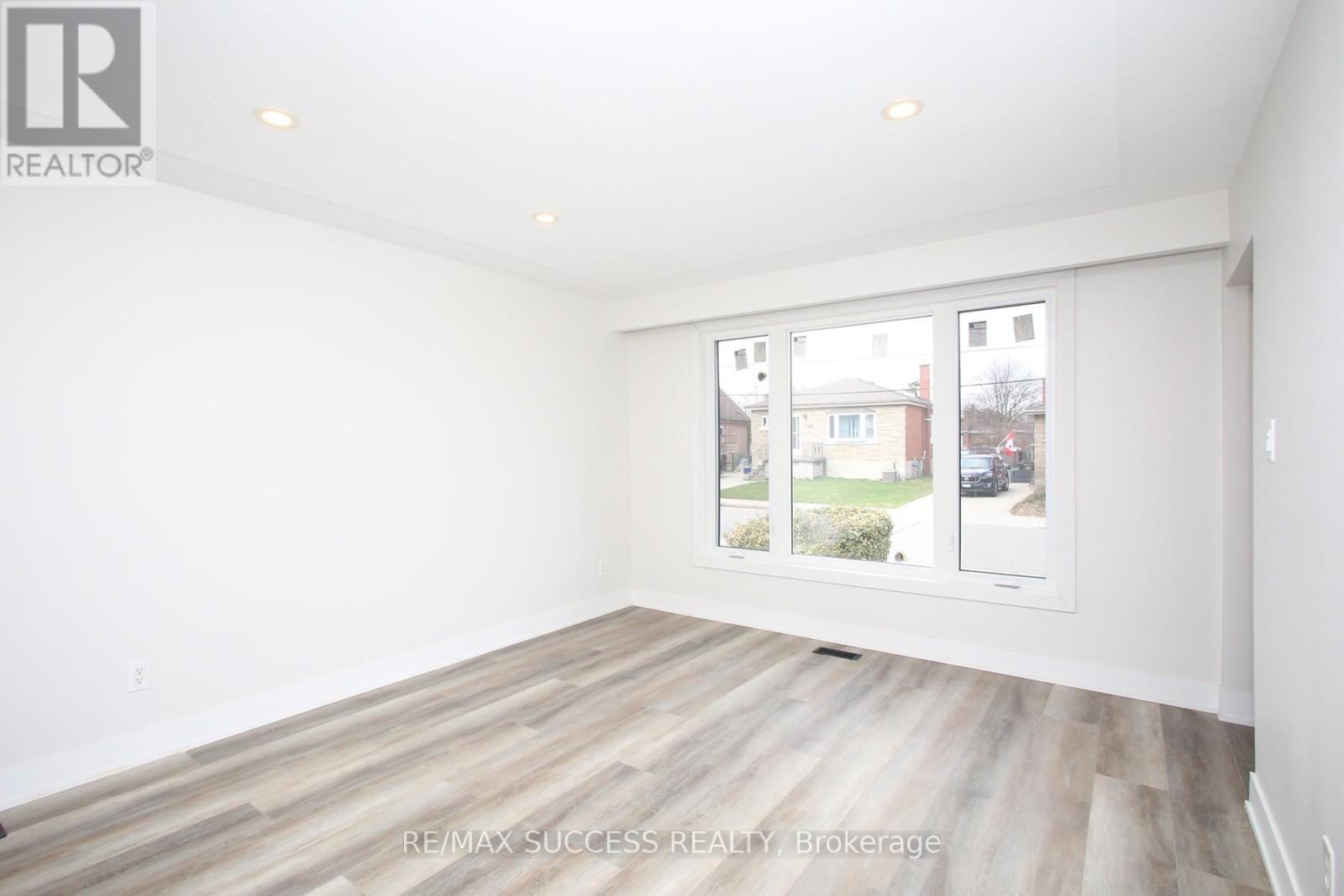 33 Shadyside Avenue, Hamilton, ON - Indoor Photo Showing Other Room