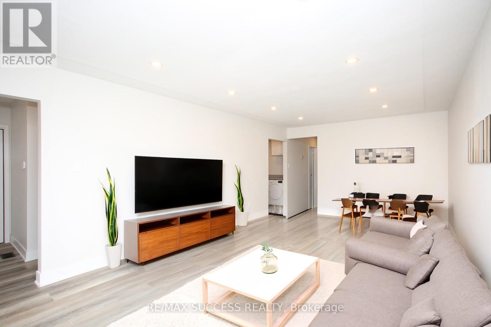 33 Shadyside Avenue, Hamilton, ON - Indoor Photo Showing Living Room