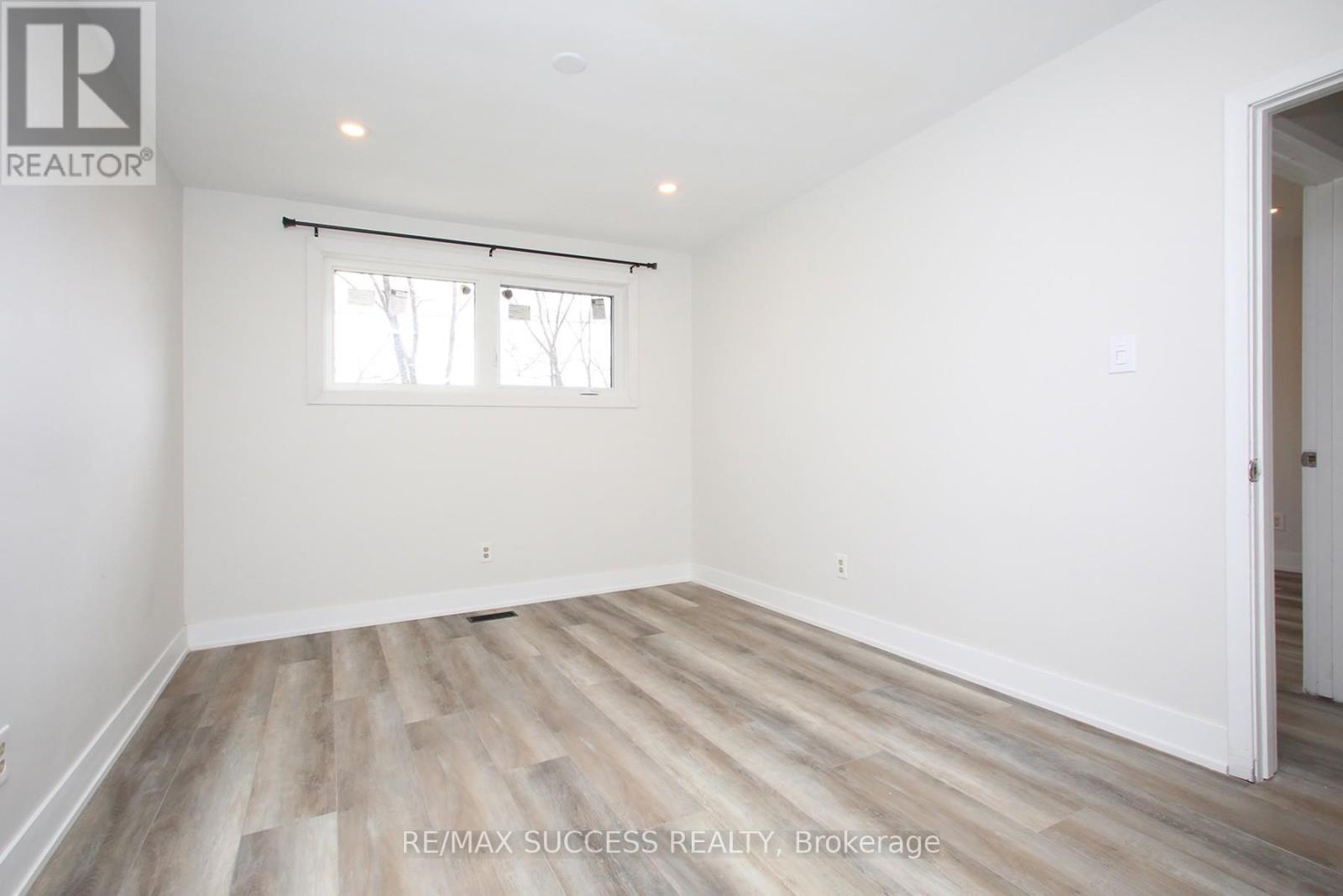 33 Shadyside Avenue, Hamilton, ON - Indoor Photo Showing Other Room