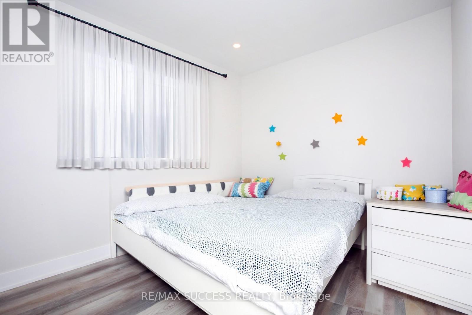 33 Shadyside Avenue, Hamilton, ON - Indoor Photo Showing Bedroom