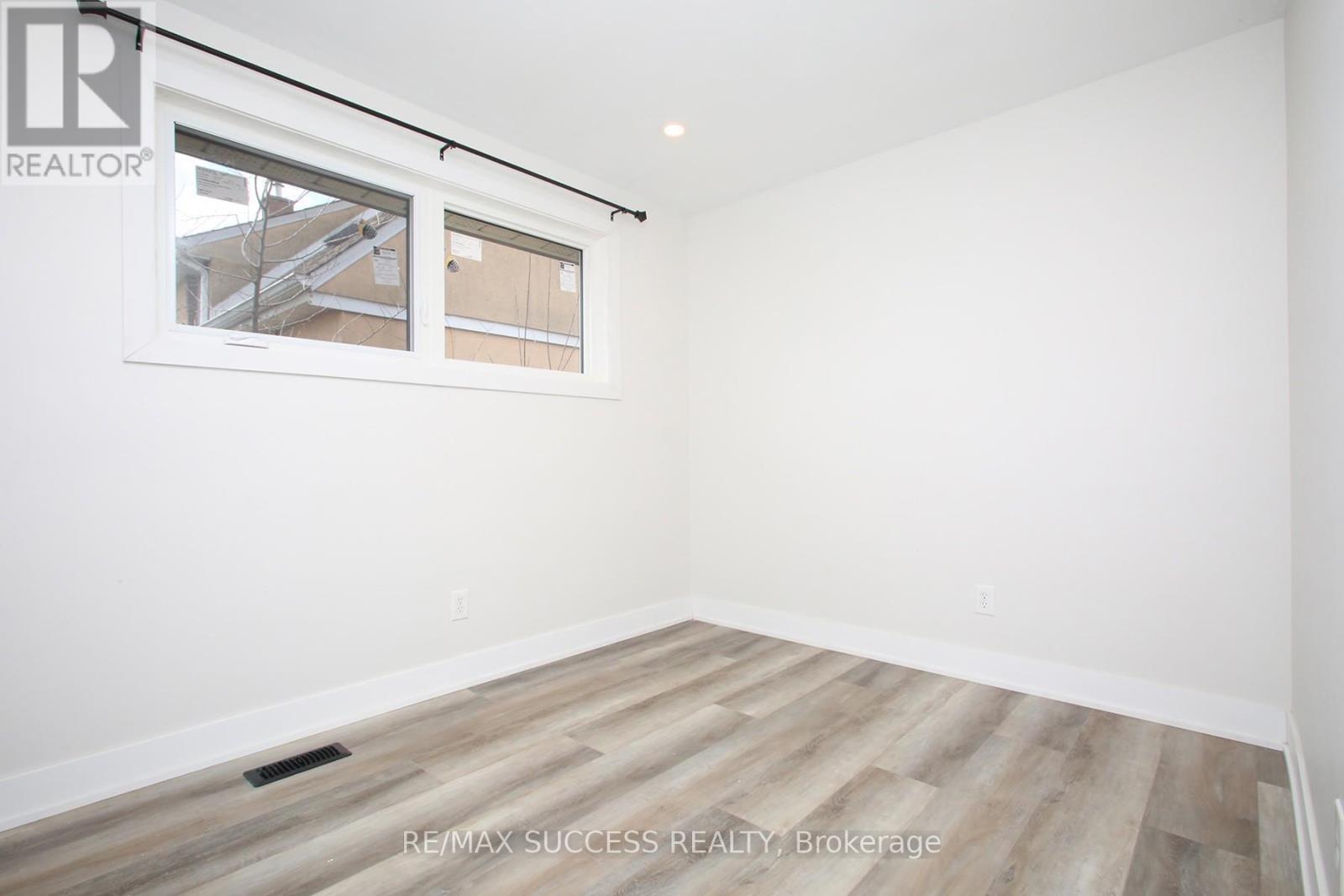 33 Shadyside Avenue, Hamilton, ON - Indoor Photo Showing Other Room