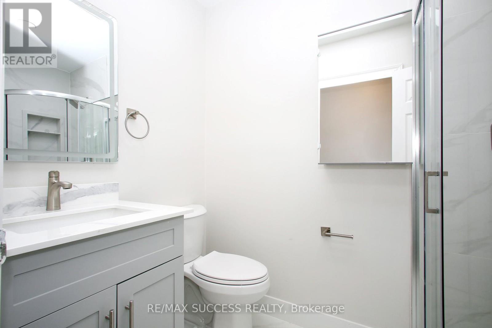 33 Shadyside Avenue, Hamilton, ON - Indoor Photo Showing Bathroom