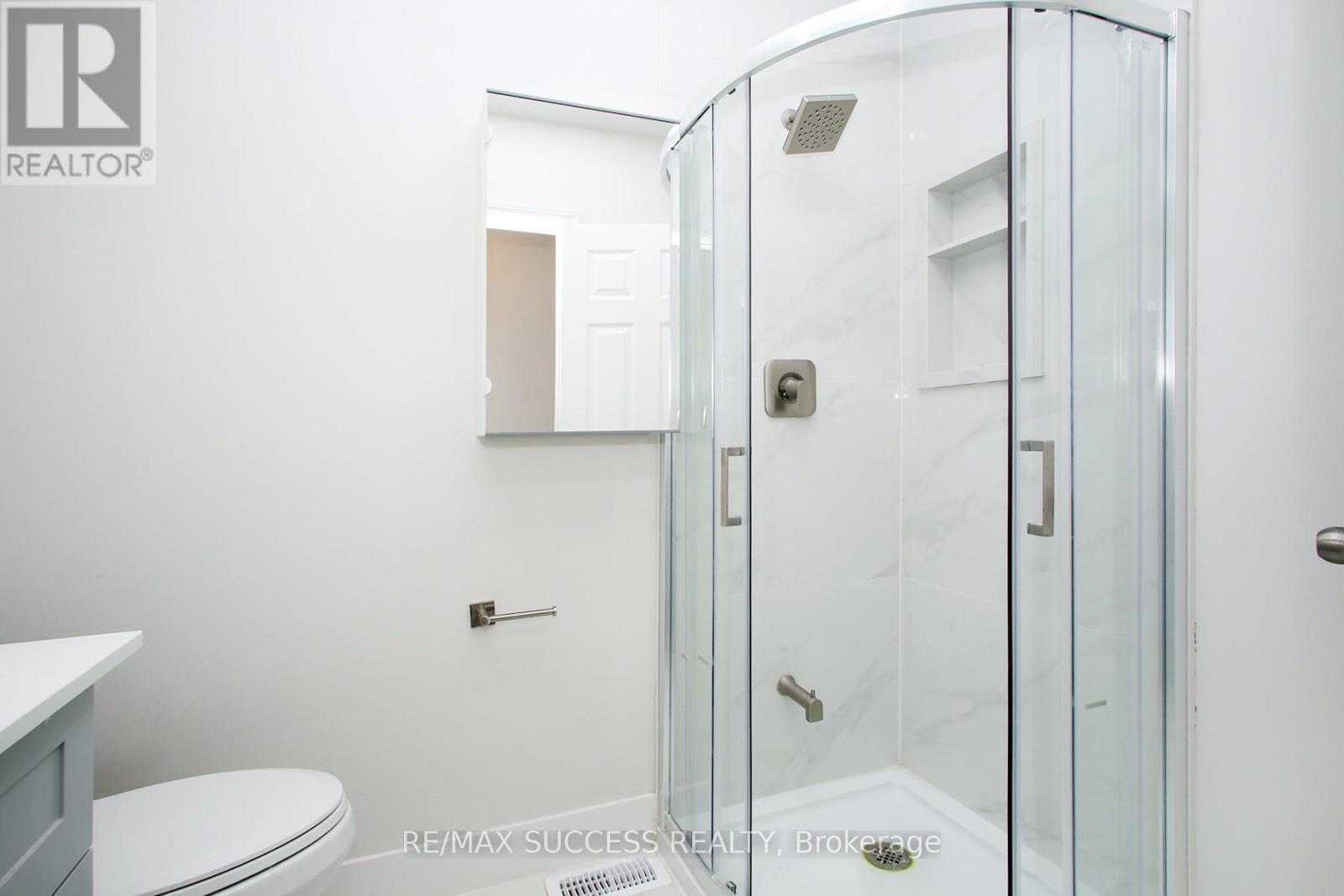 33 Shadyside Avenue, Hamilton, ON - Indoor Photo Showing Bathroom