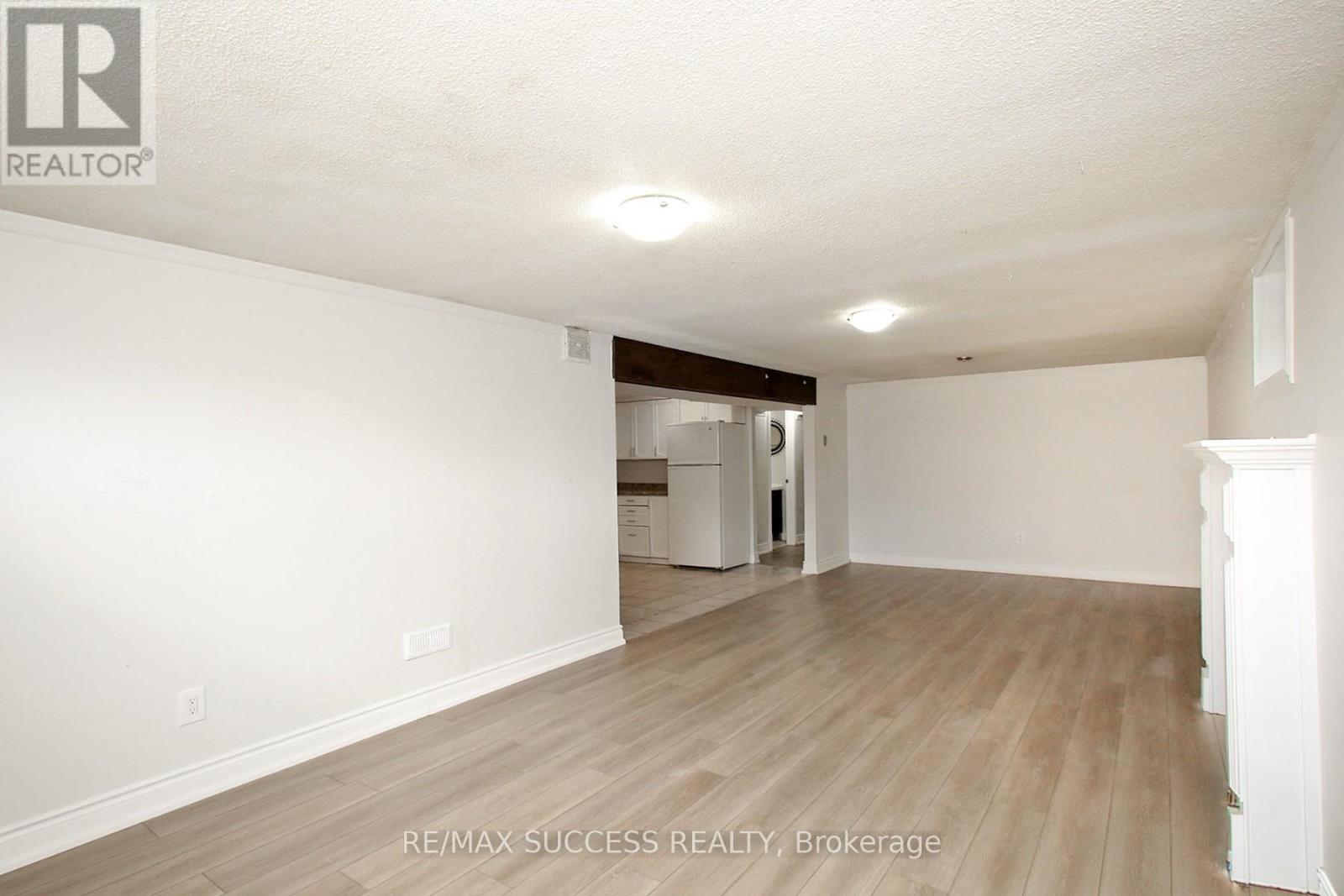 33 Shadyside Avenue, Hamilton, ON - Indoor Photo Showing Other Room