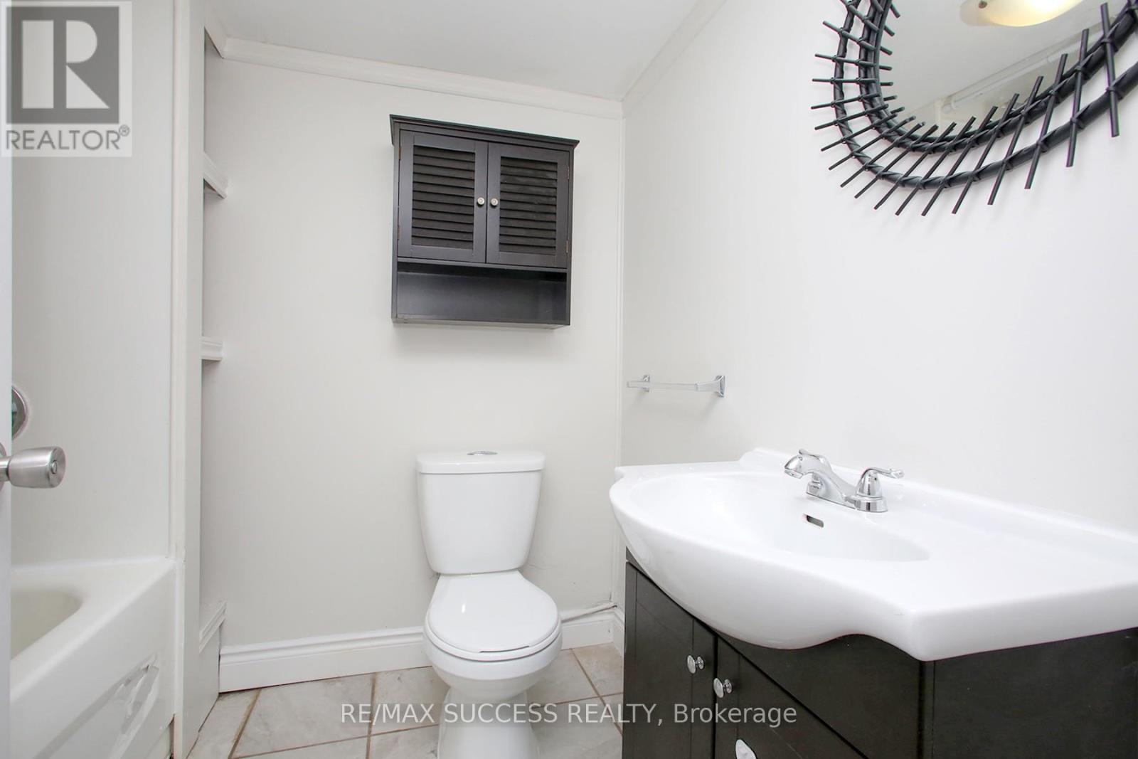 33 Shadyside Avenue, Hamilton, ON - Indoor Photo Showing Bathroom