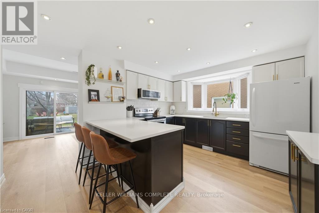 191 Bell Avenue, Hamilton, ON - Indoor Photo Showing Kitchen With Upgraded Kitchen