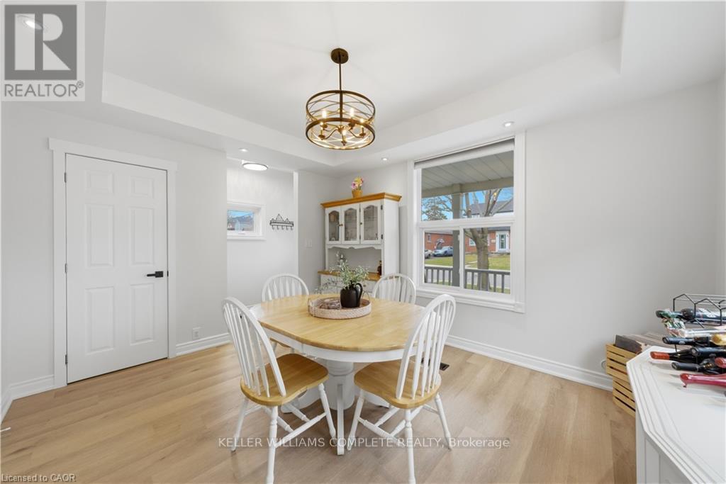 191 Bell Avenue, Hamilton, ON - Indoor Photo Showing Dining Room