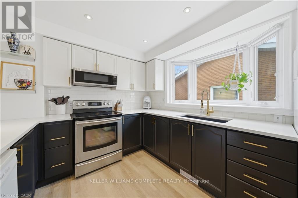 191 Bell Avenue, Hamilton, ON - Indoor Photo Showing Kitchen With Upgraded Kitchen