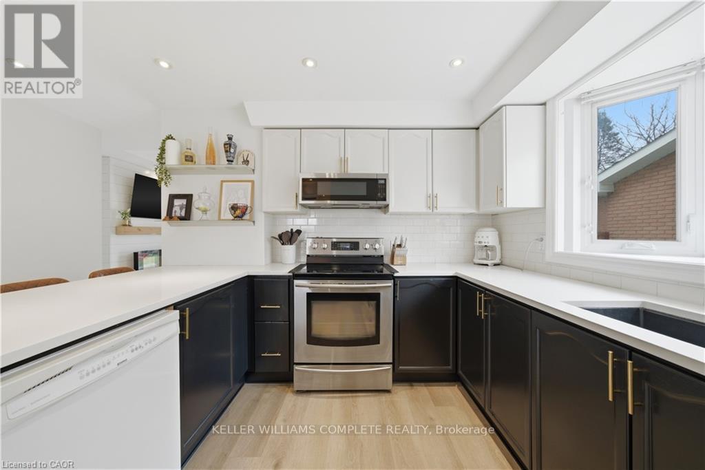 191 Bell Avenue, Hamilton, ON - Indoor Photo Showing Kitchen