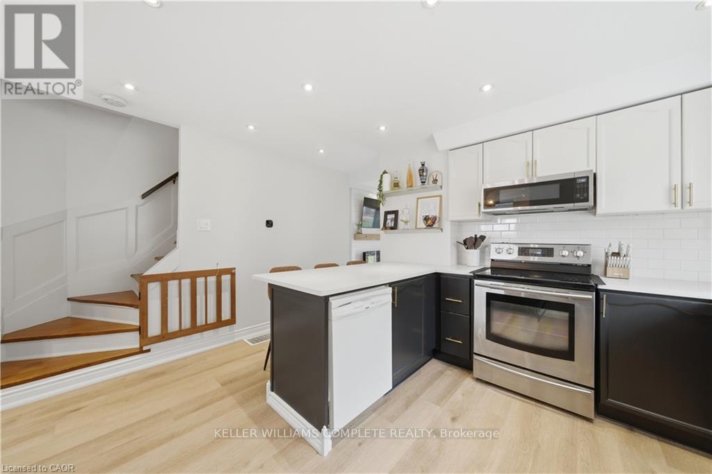 191 Bell Avenue, Hamilton, ON - Indoor Photo Showing Kitchen